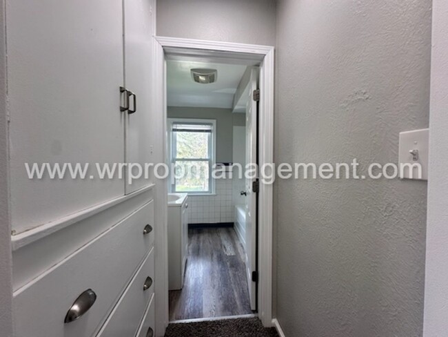 Building Photo - 3 Bed 1.5 Bath Home is West Toledo