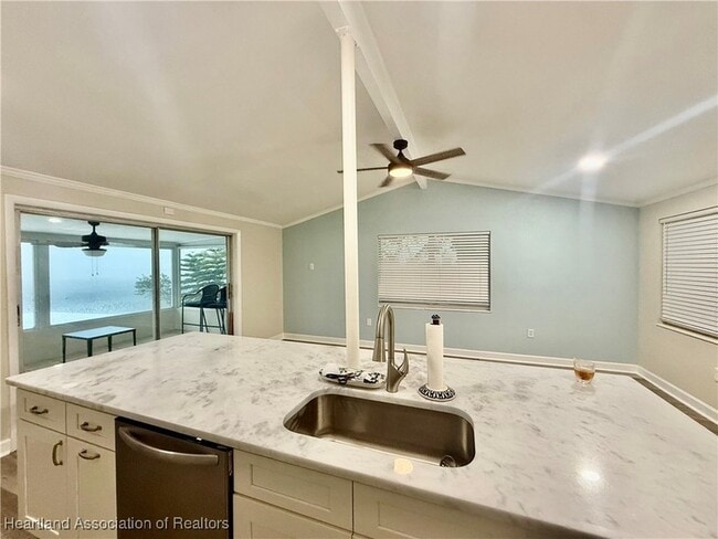 Building Photo - 403 Lake Lotela Dr