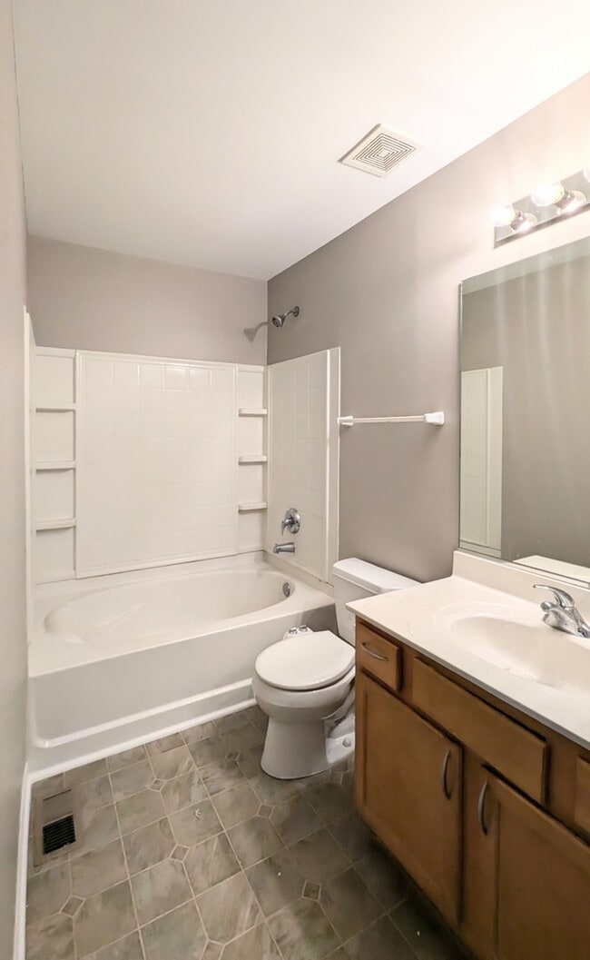 Building Photo - 14527 Patriot Square Dr E