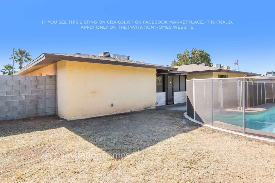 Building Photo - 4614 W Sunnyside Ave