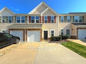 Building Photo - 2432 Silverthorn Dr