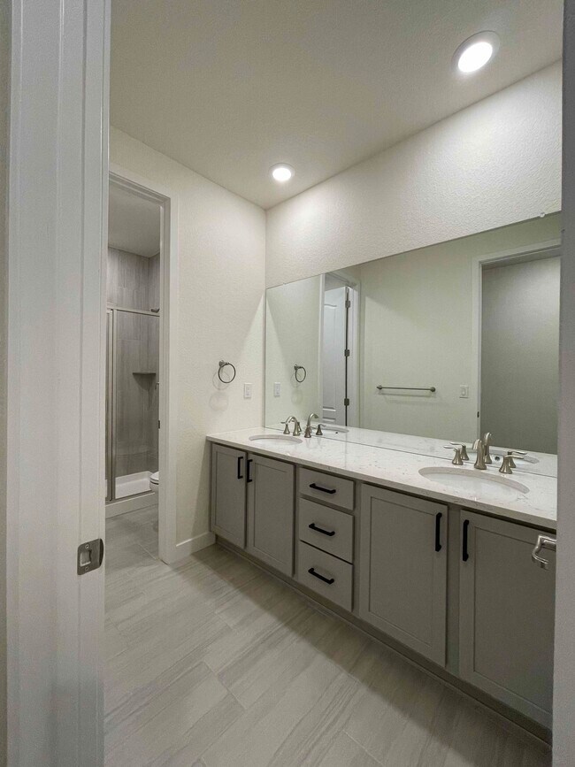 Building Photo - 8781 S Wenatchee Ct