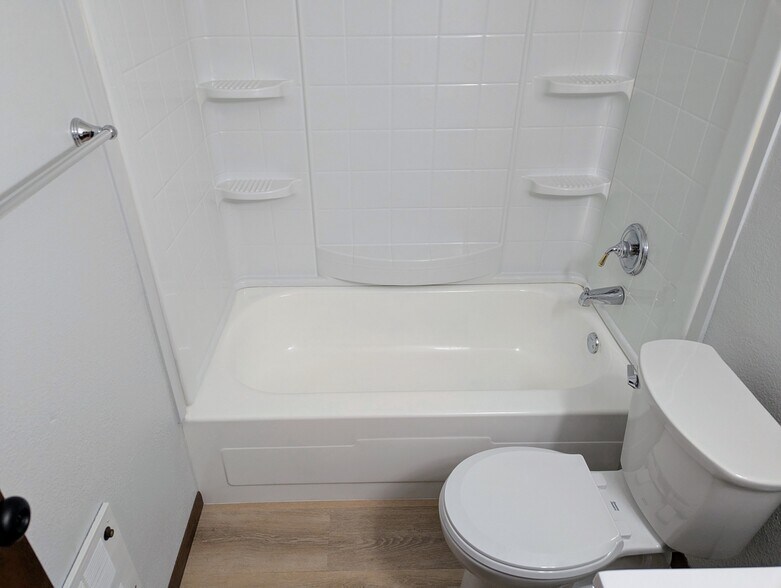 Building Photo - 182 3rd Ave