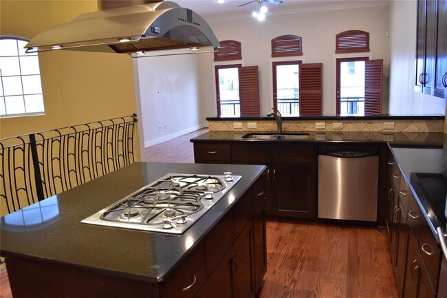 Building Photo - 5515 Petty St