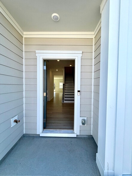 Building Photo - 265 Sweetbay Tree Dr