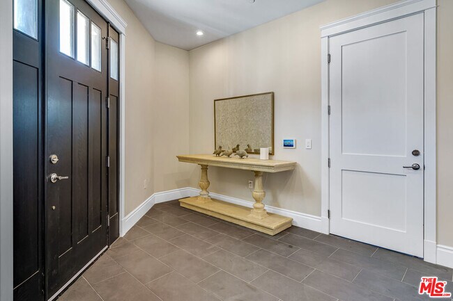 Building Photo - 19633 Wells Dr