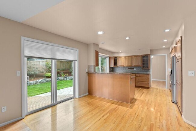 Building Photo - Air Conditioned Newcastle Beauty in Covete...