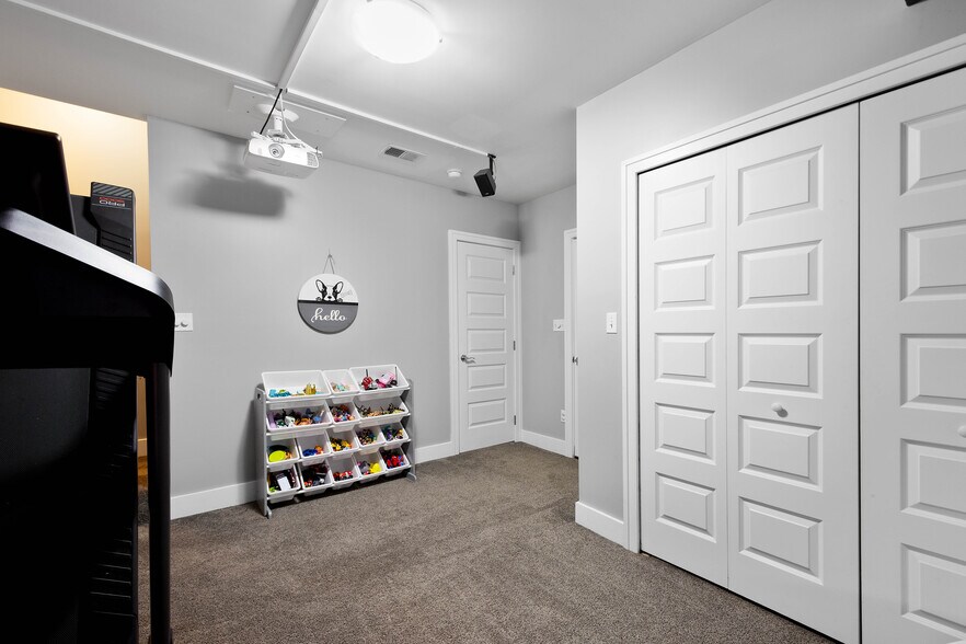 Building Photo - 355 Woodruff St