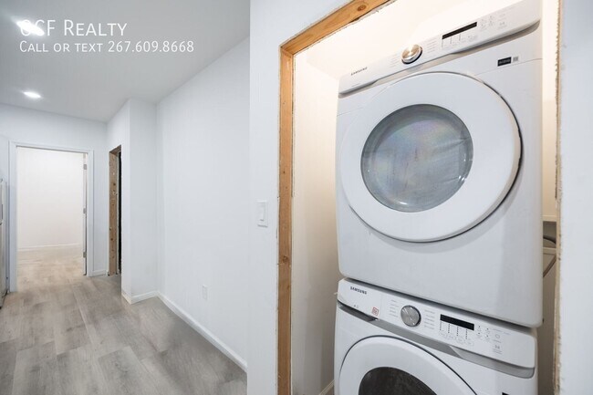 Building Photo - 948 Belmont Ave