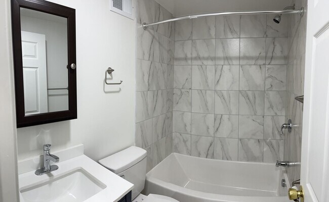Building Photo - 3 Bedroom House in Millvale
