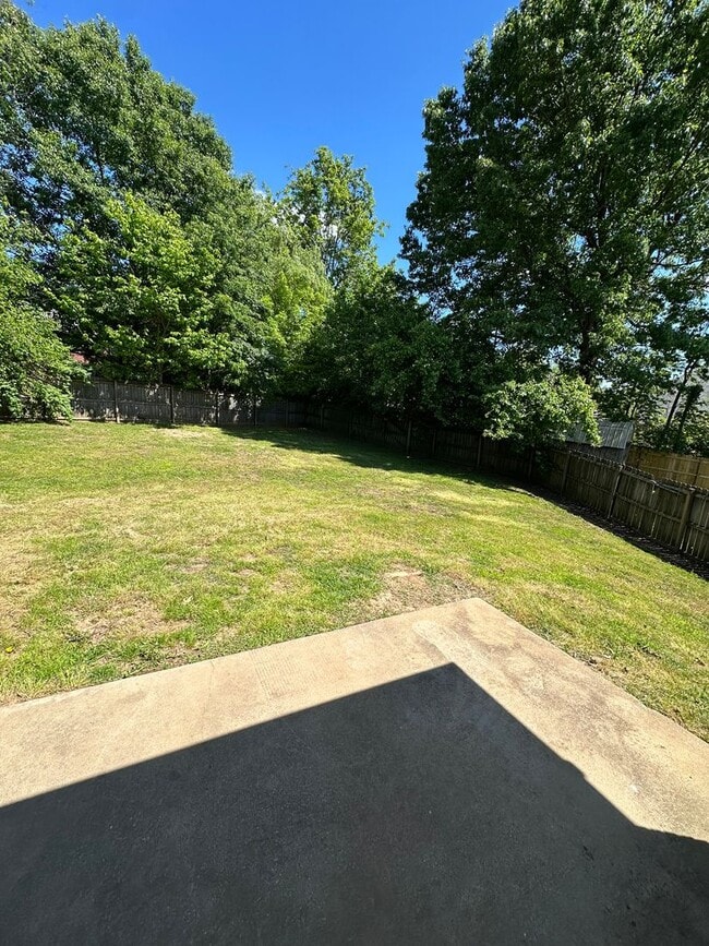 Building Photo - Great Location! Completely remodeled 3 bedroom 2 full bathroom home available now in battlefield!!