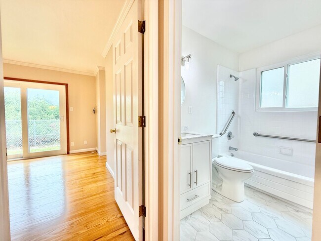 Building Photo - Renovated 3bed/2bath Linda Mar Rancher