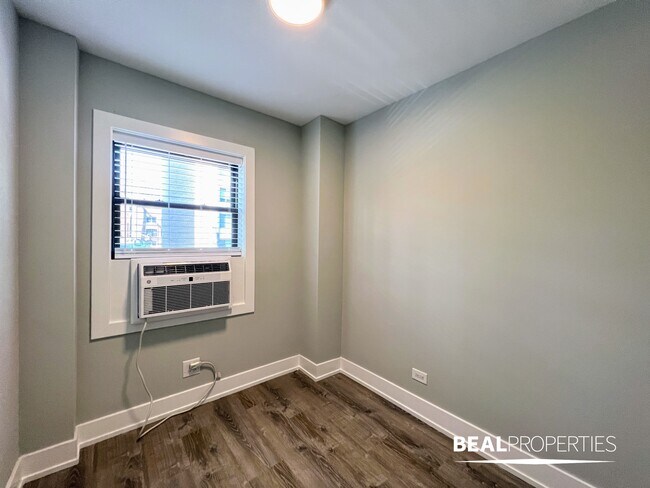 Building Photo - 505 W Belmont Ave