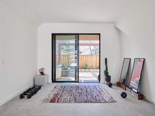Building Photo - 1000 Gullett St