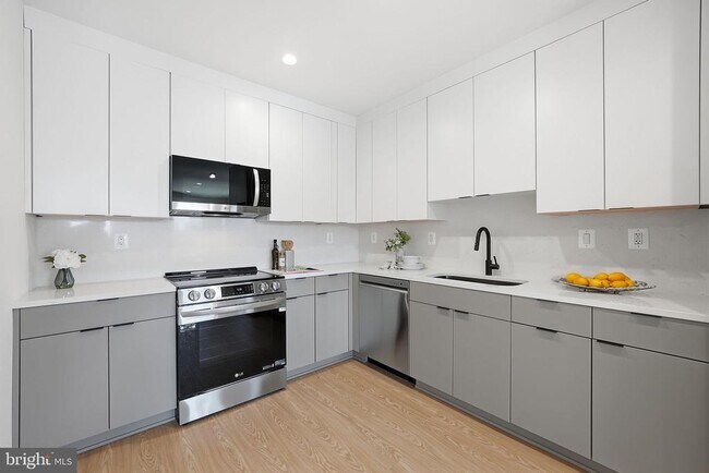 Building Photo - 2134 Wisconsin Ave NW