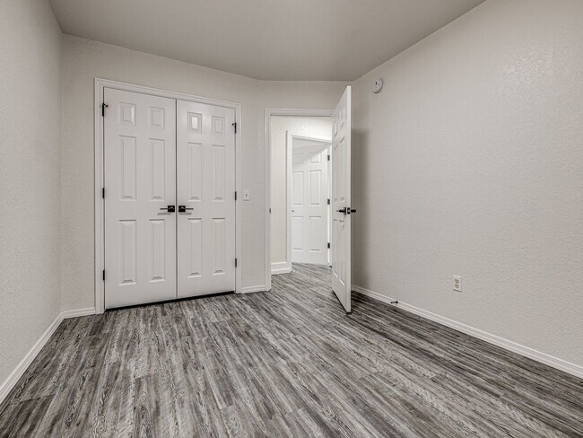 Building Photo - Newly remodeled home in Yukon!