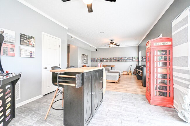 Building Photo - 5469 Fairford Ct
