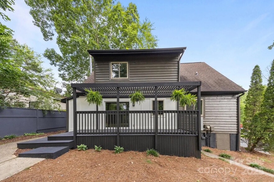 Building Photo - Room in House on Piney Path Rd