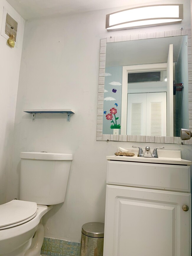 Building Photo - 39 Sussex B