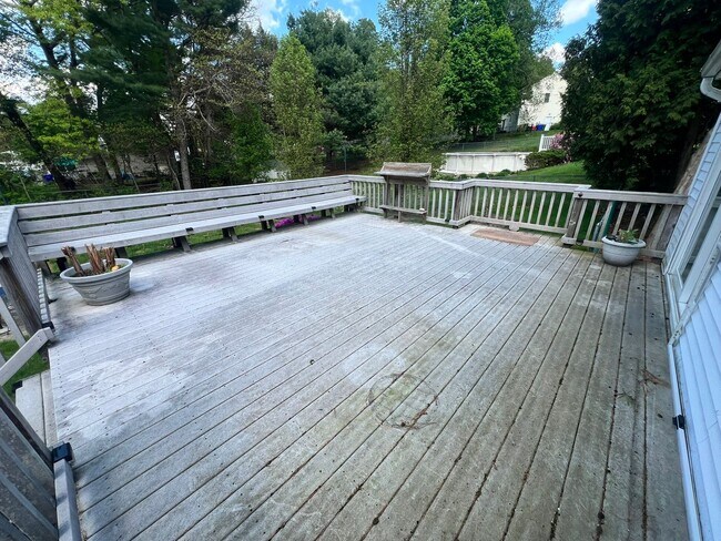 Building Photo - Single Family, Raised Ranch With Many Upda...