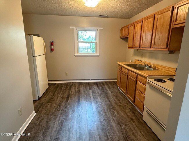 Building Photo - 2310 Indian Dr