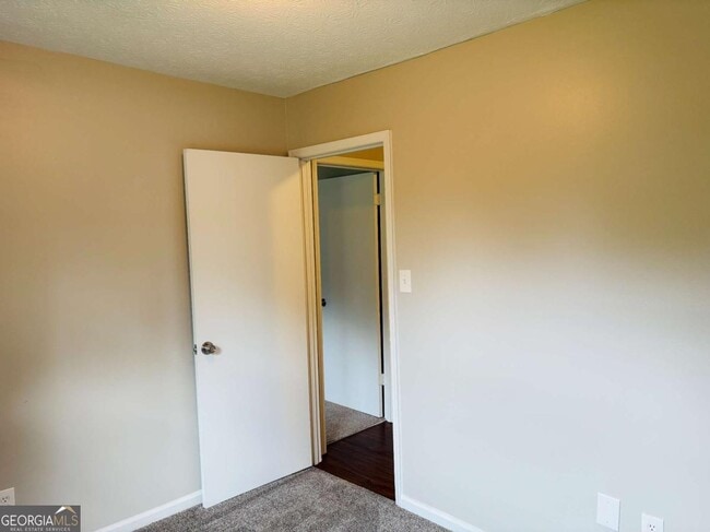 Building Photo - 42 Westgate Park Ln