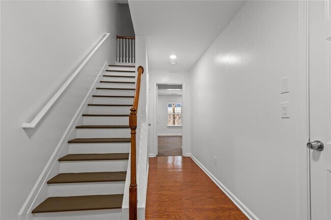Building Photo - 2122 Meadow Peak Rd