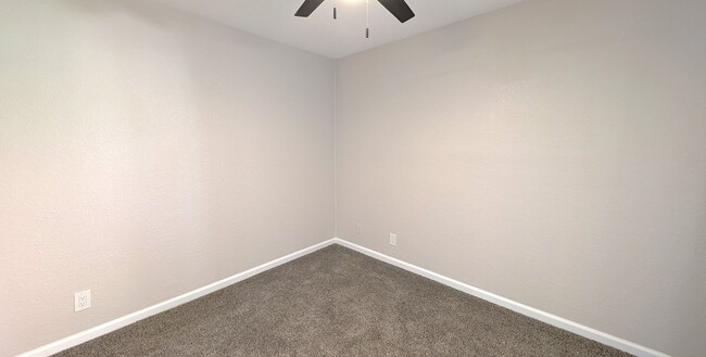 Building Photo - 2 Bedroom Condo Unit in the Colonia Coronita Chandler Townhomes Community Near E Chandler Rd and ...