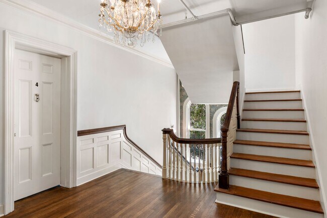 Building Photo - All-Utilities-Included Studio in Historic Bristol Manor | Pet Friendly