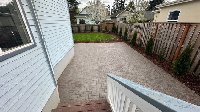 Building Photo - Perry Place