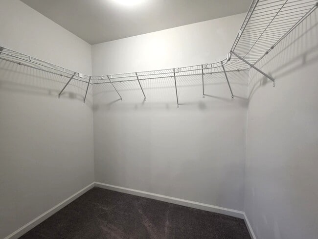 Building Photo - 102 Hunter's Way