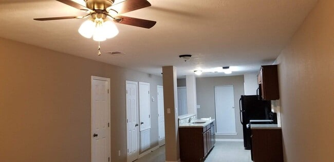 Building Photo - 903 Balcones Dr