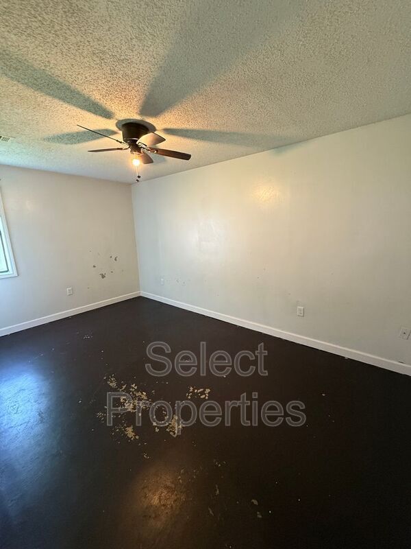 Building Photo - 1618 W Matthews Ave