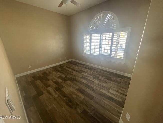 Building Photo - 4263 E Maplewood Ct