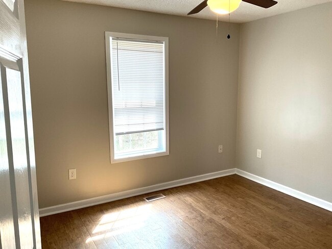 Building Photo - 382 TURNER St