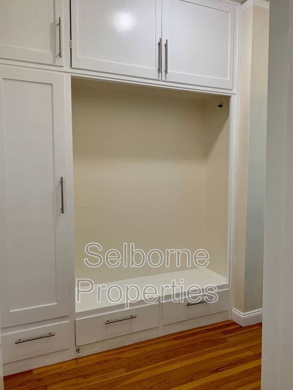 Building Photo - 507 Forest St