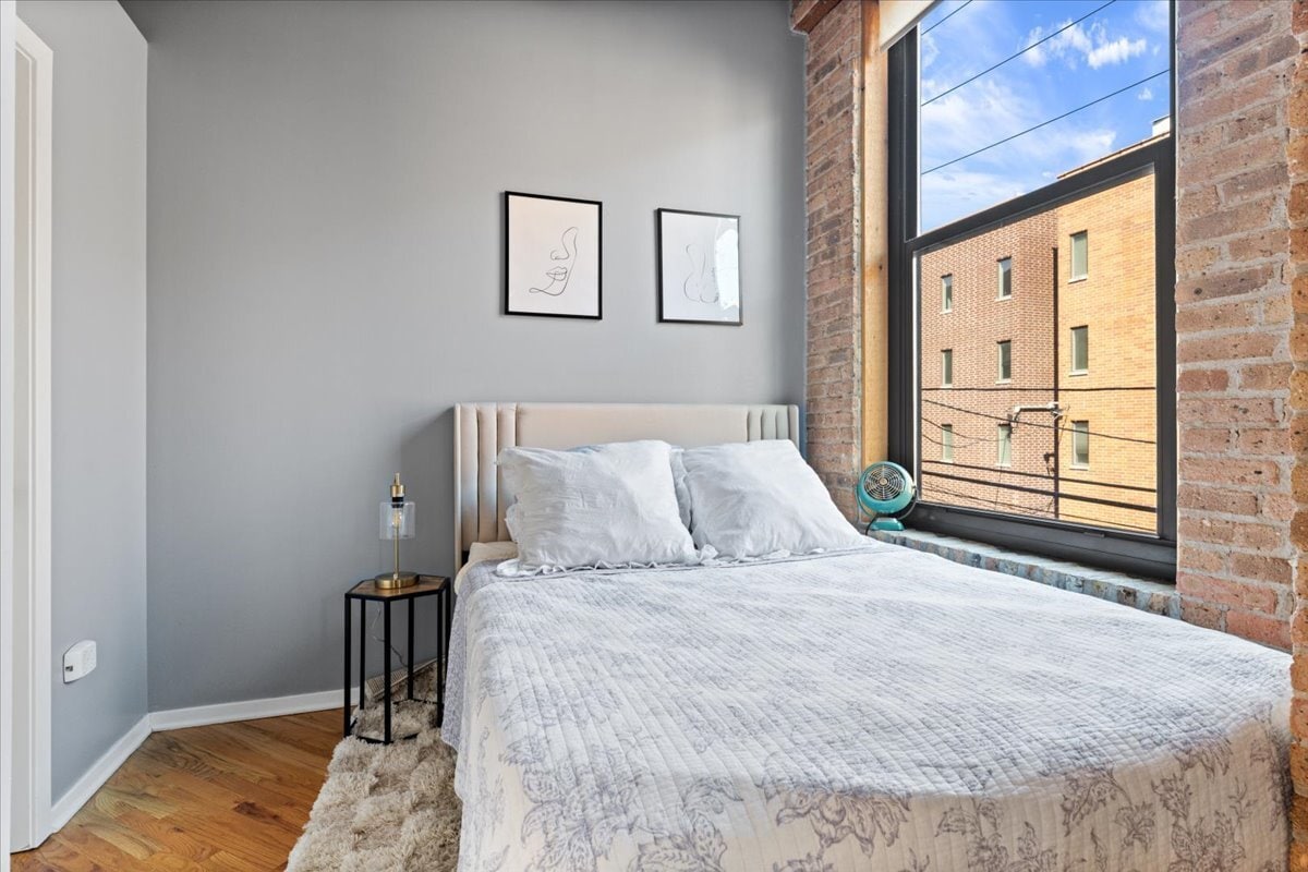 Building Photo - 1040 W Adams St