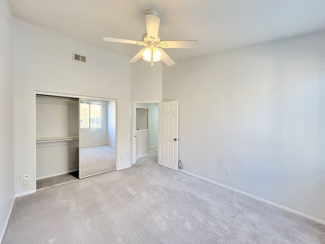 Building Photo - Beautiful 3BD/2.5BA W/ Attached Garage and In-Unit Laundry in Pacific Beach!