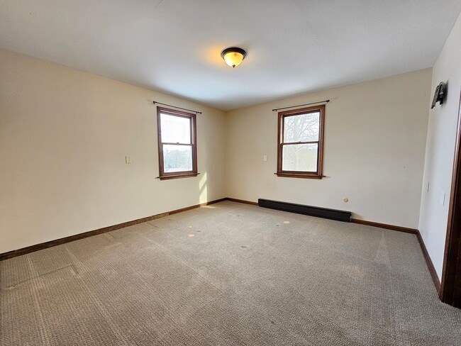 Building Photo - 4 Bedroom, 2.5 Bath House for Rent