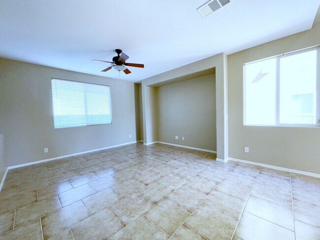 Building Photo - Spacious Living, Granite Counters, Great Location!