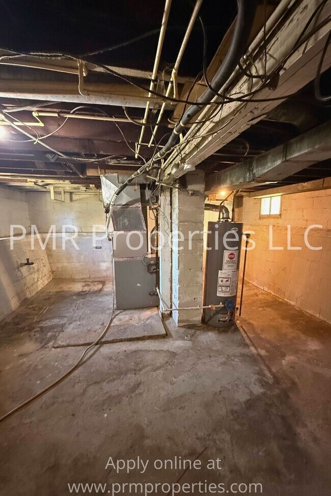 Building Photo - 2 Bedroom/ 1 Bathroom House