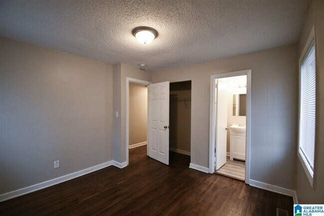 Building Photo - 209 13th Ave NE