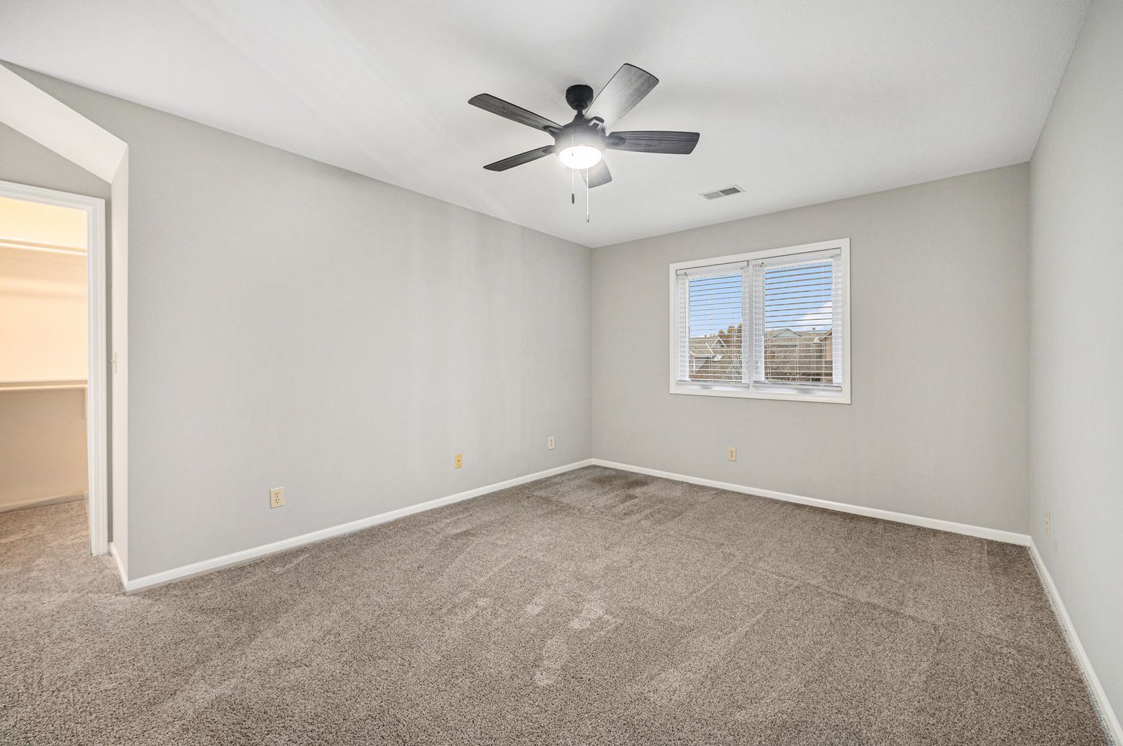 Building Photo - 6334 NW 82 Ct