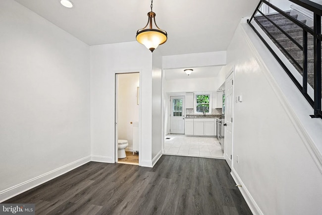 Building Photo - Modern 3-Bedroom Home Near University City...