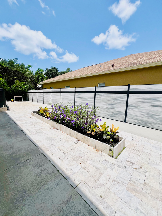 Building Photo - 515 Somerhill Dr NE