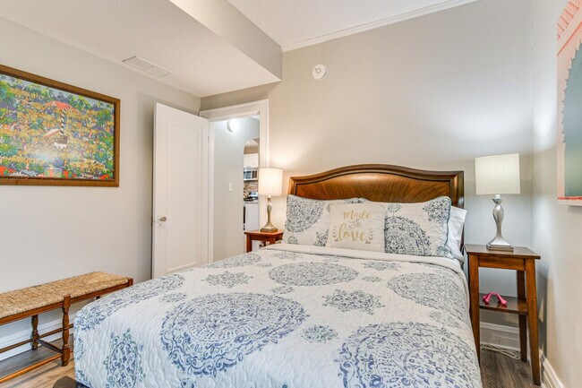 Building Photo - 1538 Fowler Ave