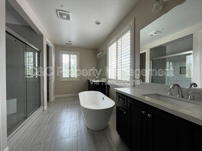 Building Photo - 53 Goldenrod