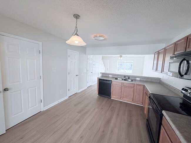 Building Photo - 1007 Banister Loop