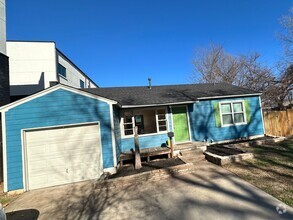 Building Photo - Cute Riverside Bungalow