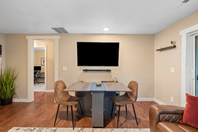 Building Photo - 9810 NE 3rd St